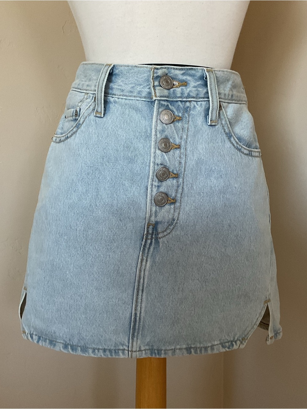 Levi’s Denim Mini Skirt Light Wash Size 27